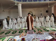 جشن تکلیف دانش آموزان مدرسه ابتدایی حضرت معصومه(س) در رودان برگزار شد