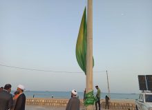 اهتزاز بلندترین پرچم ولایت و امامت در قلب خلیج فارس